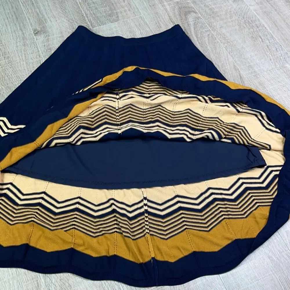 SKIES ARE BLUE Women's Navy & Mustard Chevron Sweater Skirt